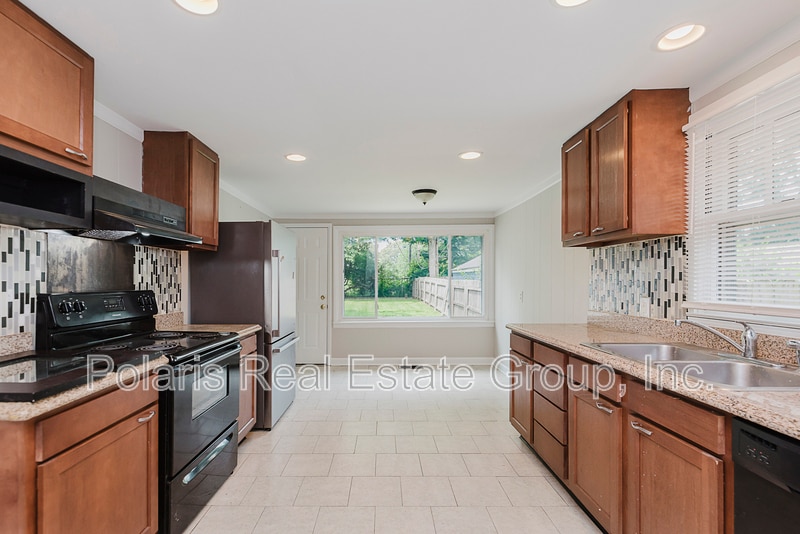 Building Photo - 6222 Kingsley Dr
