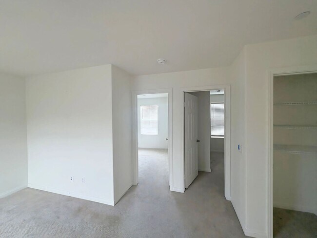 Building Photo - Beautiful Condo