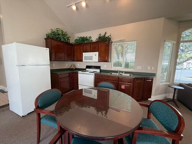 Building Photo - Murray Condo