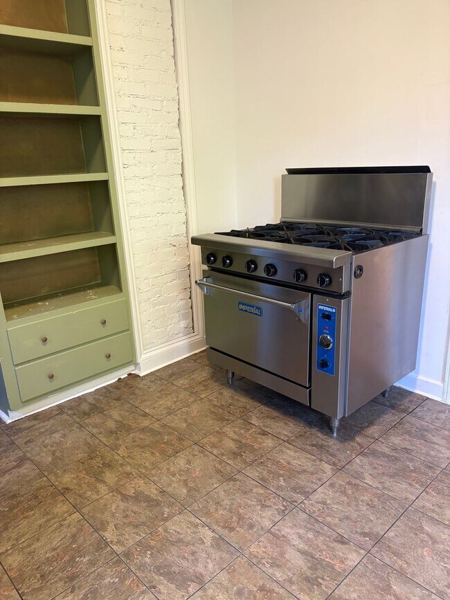 Building Photo - Beautiful 1908 Craftsman home for rent!