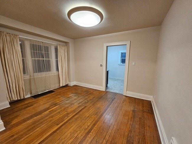 Building Photo - 3 Bedroom, Great SE location, near Mt Vernon Road