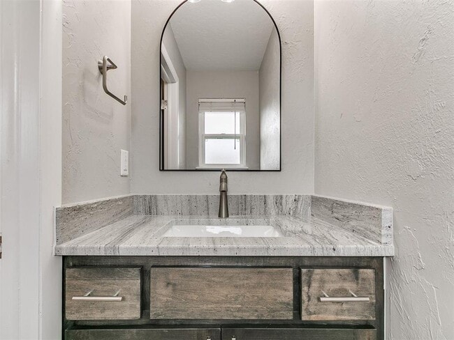 Building Photo - 202 Thompson Dr