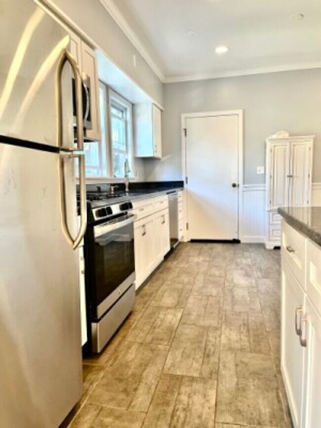 Building Photo - AVAILABLE SEPTEMBER 1ST - Beautiful, Spacious and Renovated Brighton/Oak Square 3 Bed Duplex.  NO...