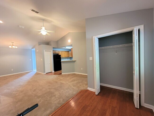 Building Photo - 3 bedroom townhome for rent right away for $1750
