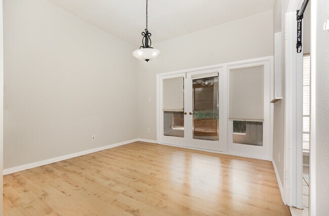 Building Photo - 10438 High Hollows Dr