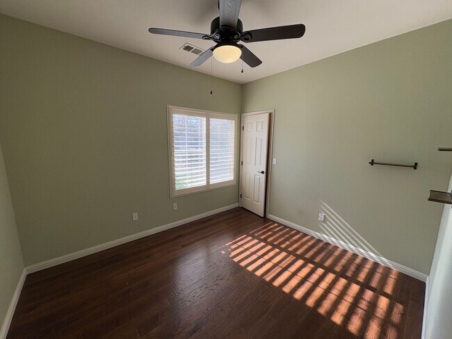 Building Photo - NW Visalia home available coming soon!