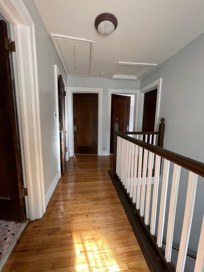 Building Photo - 611 Lincoln Pky