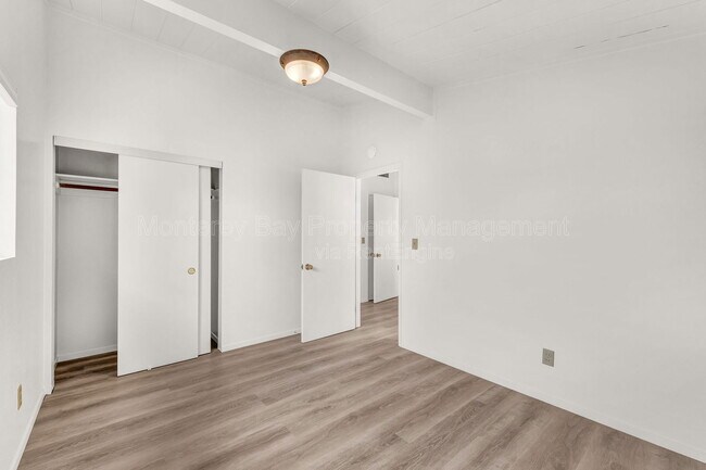 Building Photo - 215 Willow St