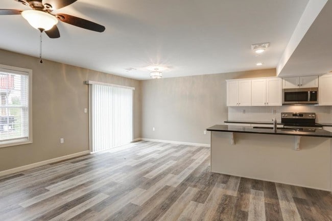 Building Photo - 30 Brook Side Dr