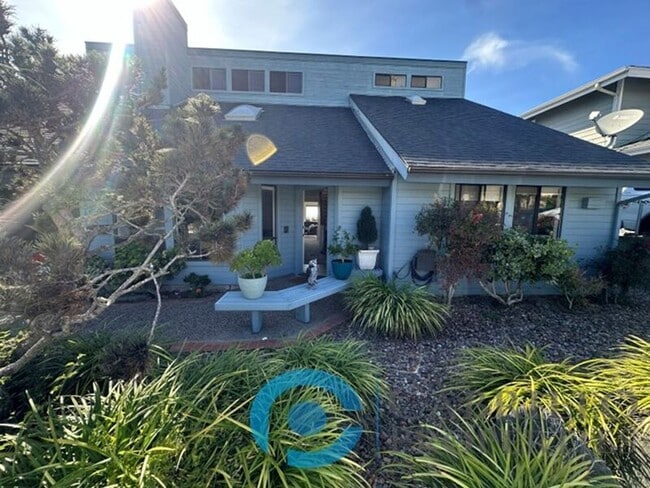 Building Photo - 2620 Deerpark Dr