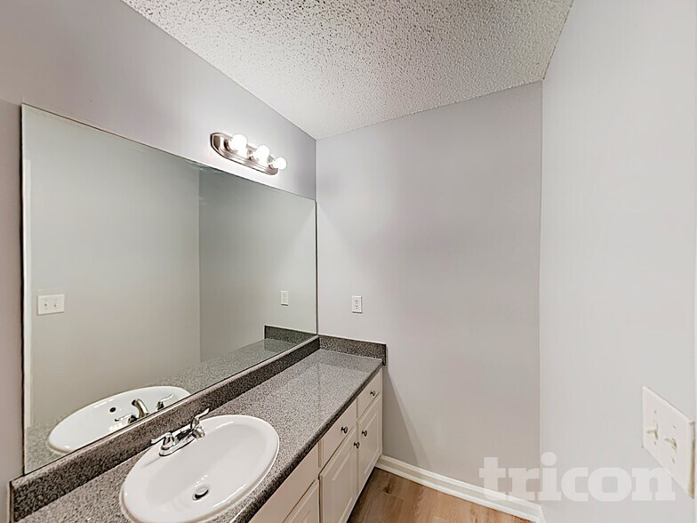 Building Photo - 227 Cheyenne Way