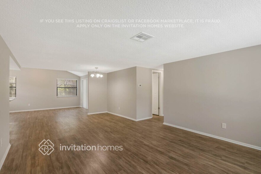 Building Photo - 16033 Villa Dr