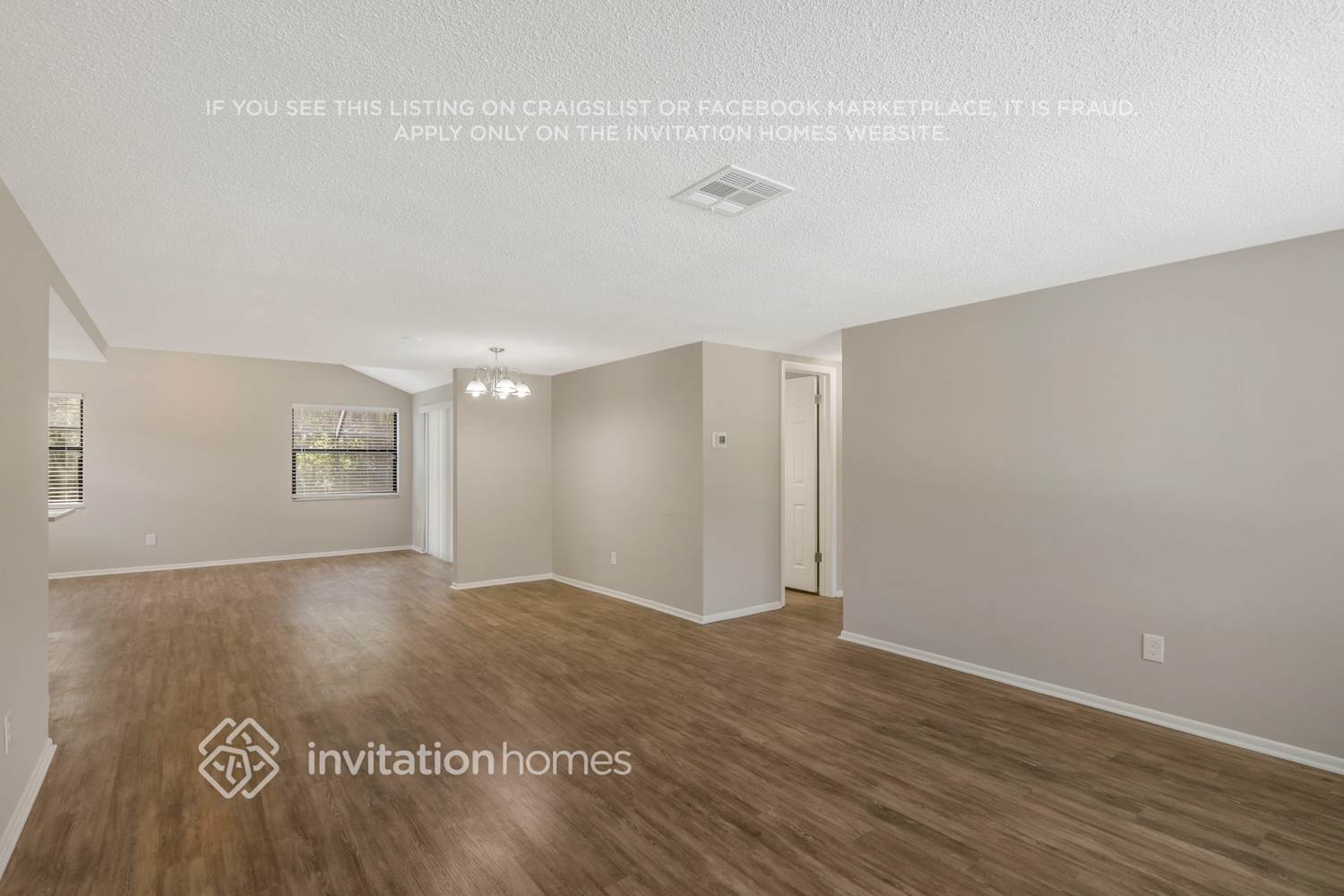 Building Photo - 16033 Villa Dr