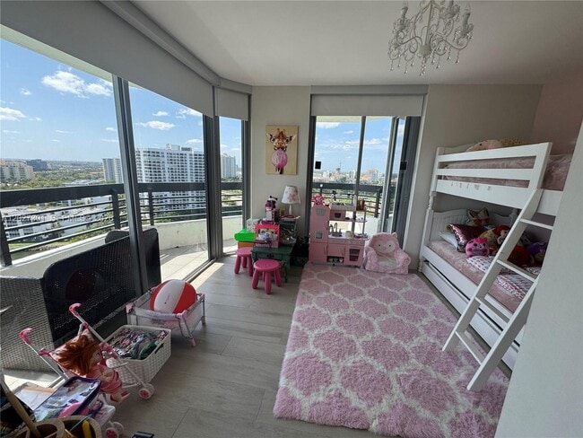 Building Photo - 3500 Mystic Pointe Dr