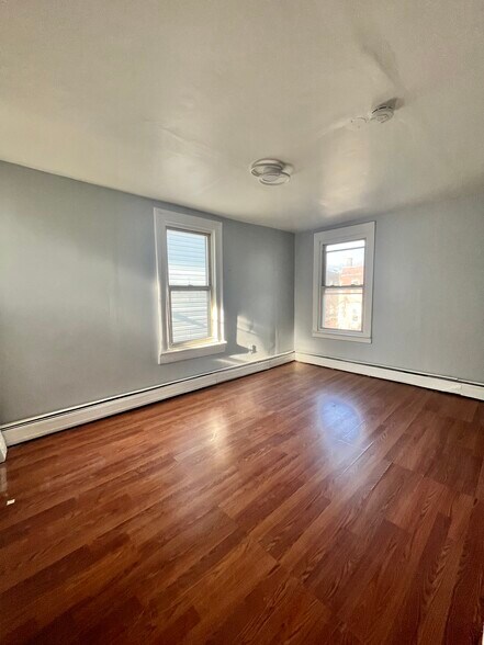 Building Photo - 56 Atlantic St