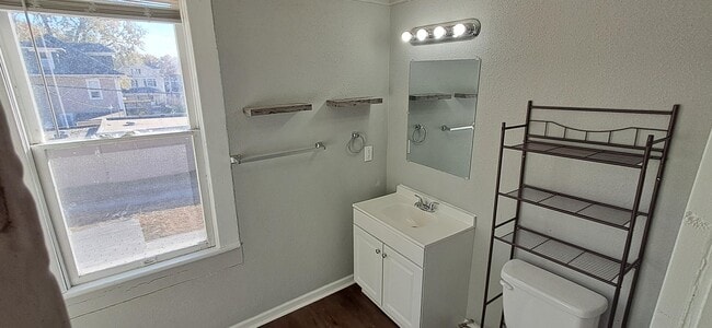 Building Photo - 2418 Jules St