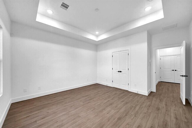 Building Photo - 7825 Colonial Ln