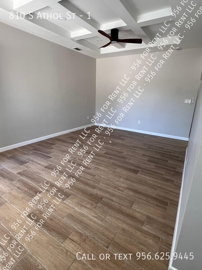 Building Photo - 810 S Athol St