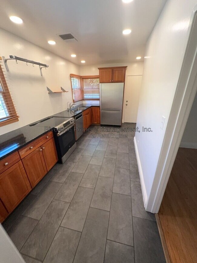 Building Photo - 3126 Belvedere Dr