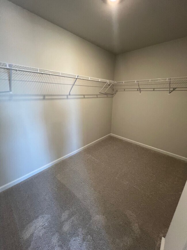 Building Photo - 2312 Kasota Ln