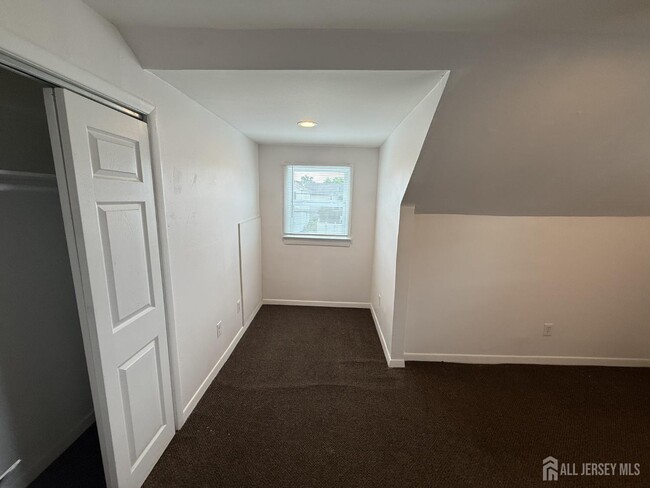 Building Photo - 104 S Hyde Ave
