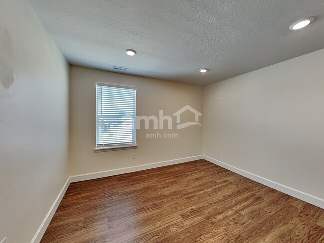 Building Photo - 2286 E Tumbleweed Rd