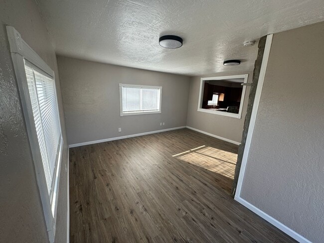 Building Photo - Enjoy living outside of town!