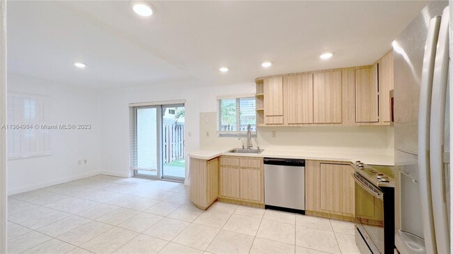 Building Photo - 8483 SW 137th Ave