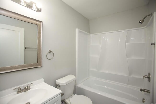 Building Photo - 1814 Moss St