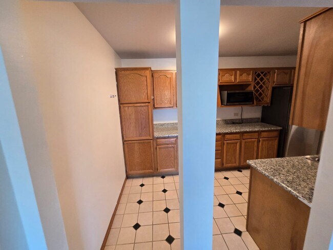 Building Photo - 5001 Carriage Way Dr