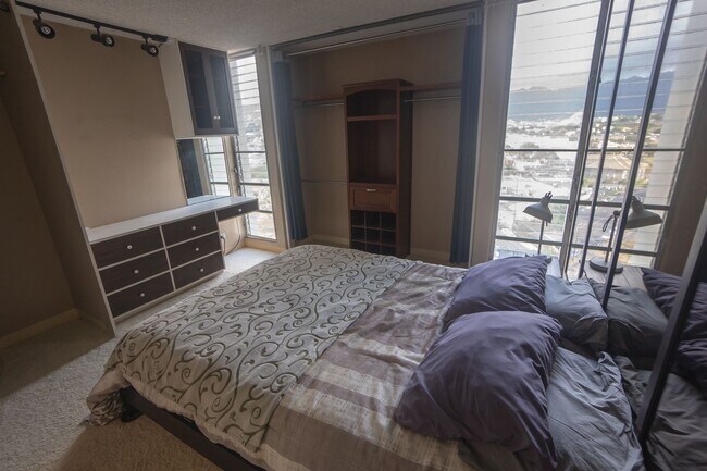 Building Photo - 796 Isenberg St