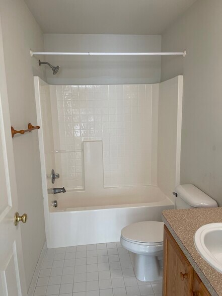 Building Photo - 3074 Barclay Way