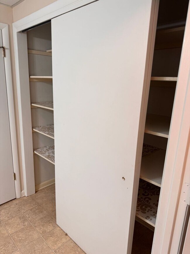 Building Photo - 5 Bedroom || 3 Bathroom Home with All Util...