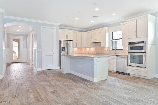 Building Photo - 14589 Laguna Dr