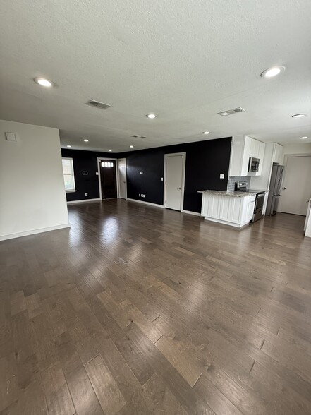 Building Photo - 3826 Lisa Dr