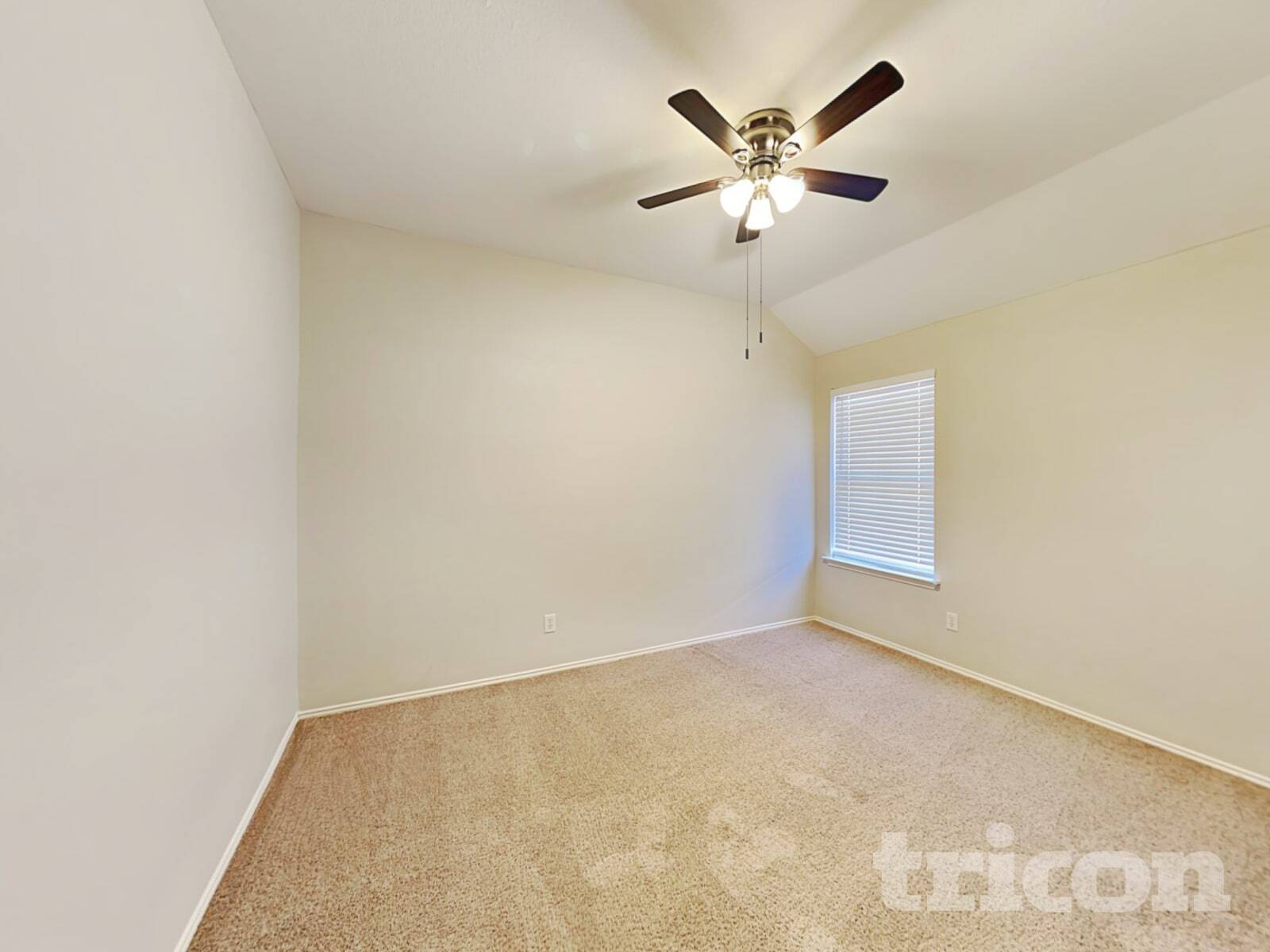 Building Photo - 1615 Hillside Dr