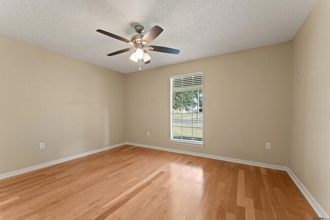 Building Photo - 685 Daventry Dr