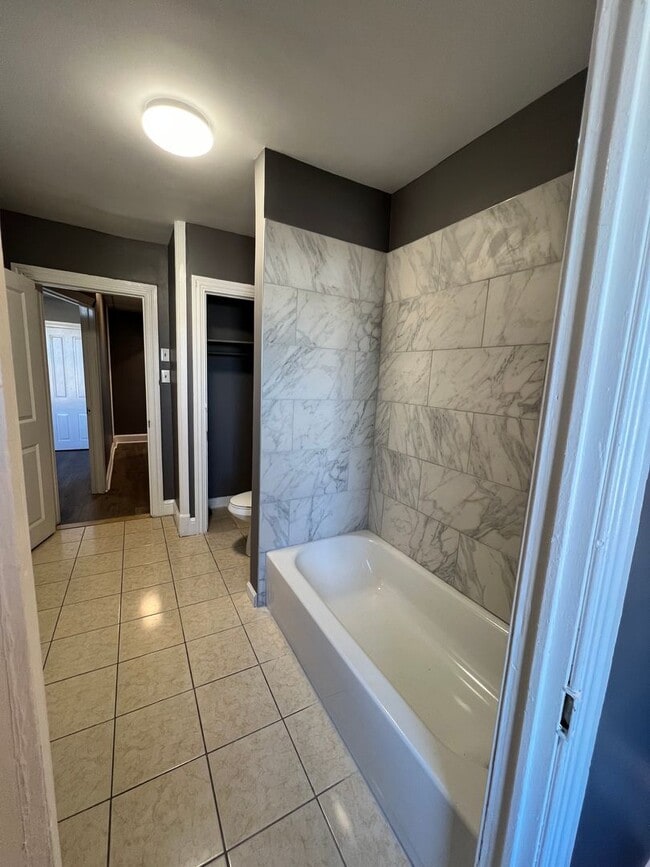 Building Photo - Fully Renovated 3 Bedroom 1 Bath Home Available