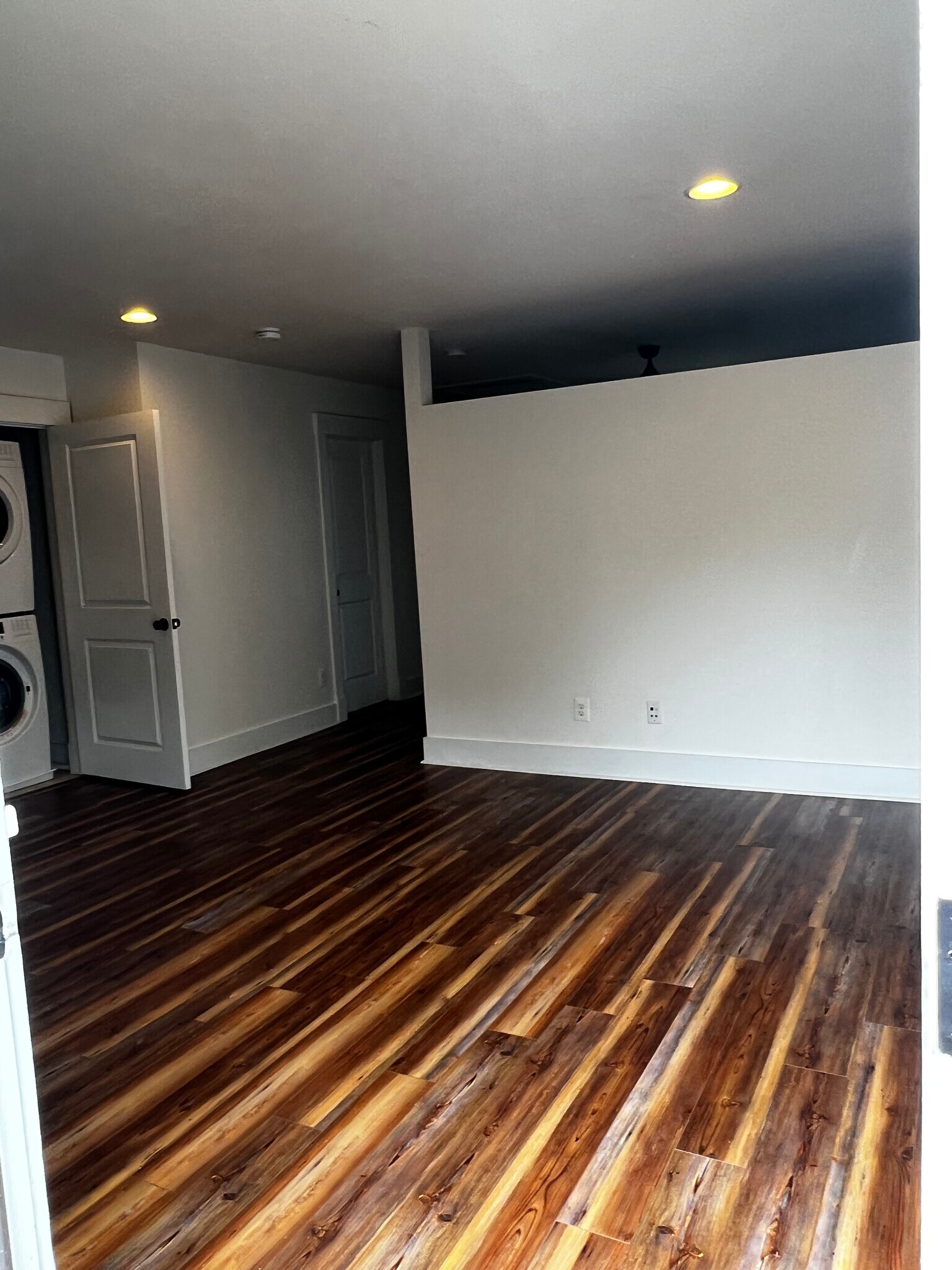 Building Photo - 116 Daisy Ln