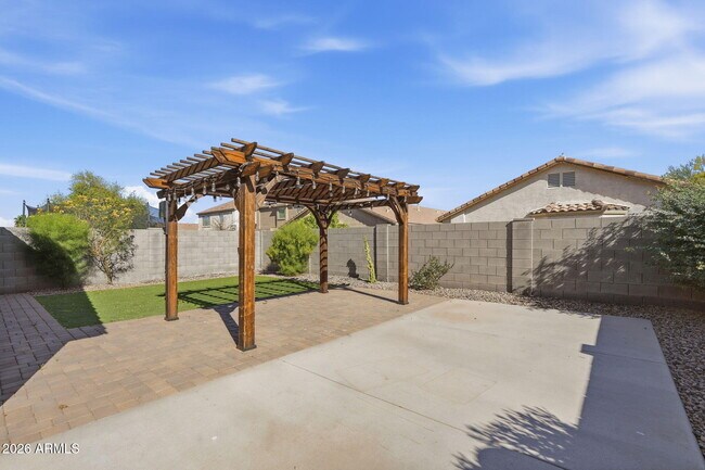 Building Photo - 45542 W Guilder Ave