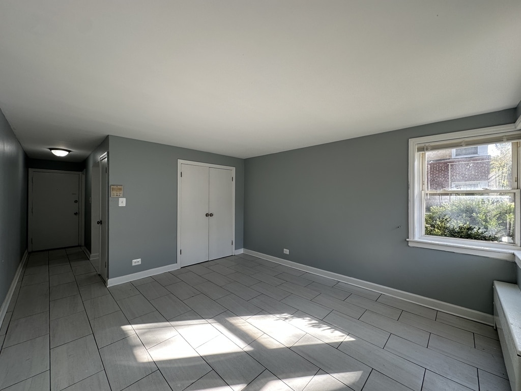 Building Photo - 6719 N California Ave