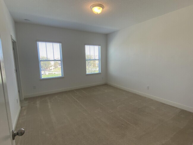 Building Photo - 15555 Honeybell Dr