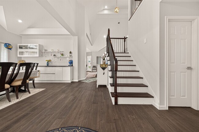 Building Photo - 6514 Kings Summit Dr