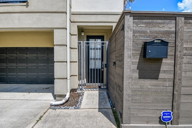 Building Photo - 1204 Fowler St