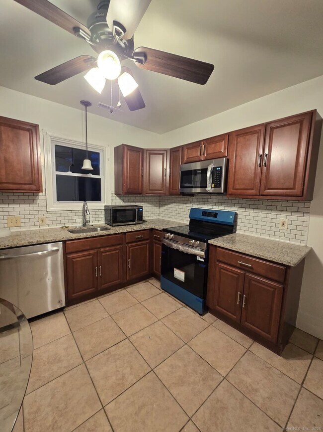 Building Photo - 75 Curtis St