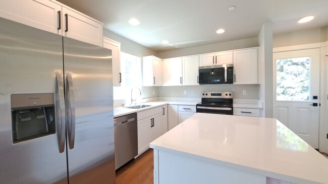 Building Photo - 3111 E Camellia Way