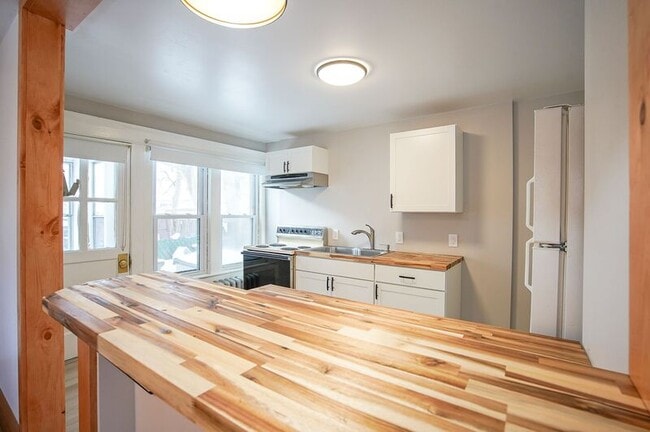 Building Photo - 42 Montgomery St