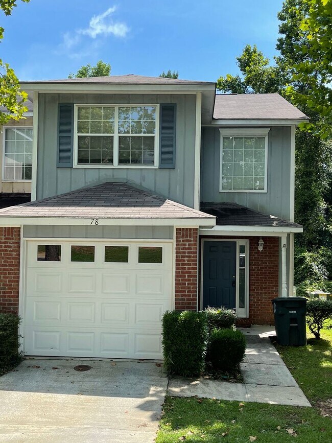 Building Photo - Briarwood Townhomes - End Unit!