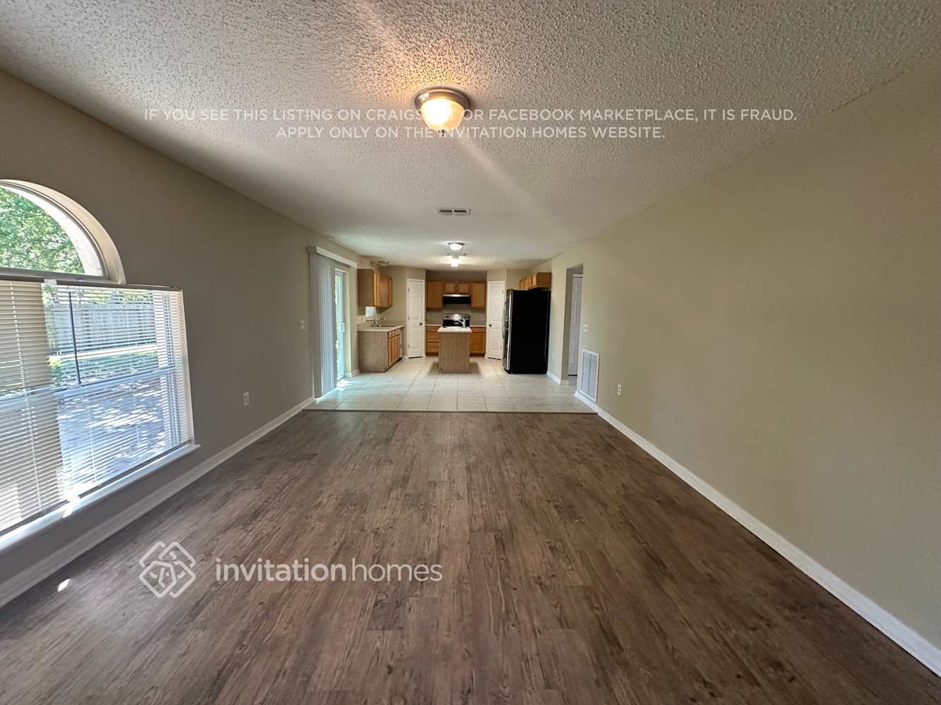 Building Photo - 3165 Hoover Dr