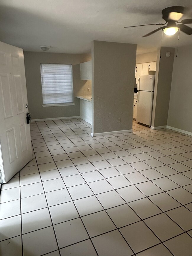 Building Photo - 1830 Sylvan Ct